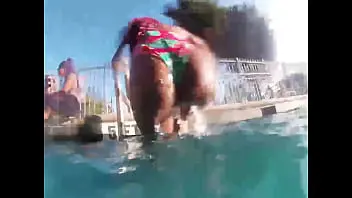 Luxxx sexy ass twerking in the pool